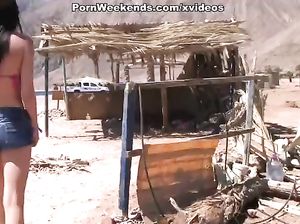 Парень засадил сексуальной брюнетке Диане в лысую пилотку