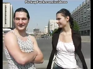 Девушка согласилась прокатиться с пикапером и поебаться с ним