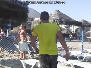Парень познакомился на пляже с чиксой и в тот же день ее трахнул
