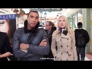 Ангелина сделала минет двум кобелям за деньги