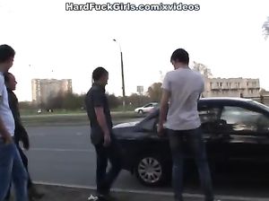 Три пикапера устроили телке реальный ганг банг с двойным проникновением