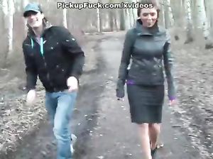 Грудастая Татьяна пришла в лес потрахаться