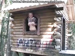 Блонда Галина дала чуваку в конюшне