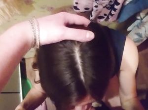 Влюбленная девка отсосала хрен у мужика