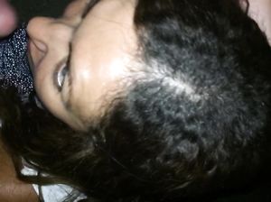 Кристина стеснительно отсосала член от первого лица