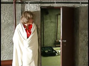 Женщина дала полизать молоденькому работнику