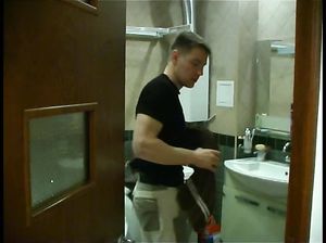Мамашка отсосала у своего красивого сынка
