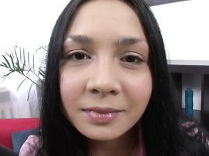 Неля обслужила двоих парней