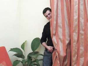 Девка в колготках с удовольствием дала знакомому пареньку