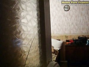 Цыпа с маленькими сиськами раздвинула ноги