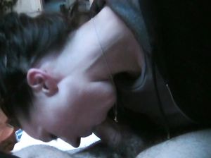 Изольда профессионально сосет