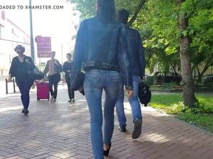 Дрочер снимает на скрытую камеру худую жопу незнакомки