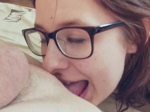 Студентка в очках дала в попу бойфренду после горлового минета