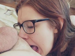 Студентка в очках дала в попу бойфренду после горлового минета