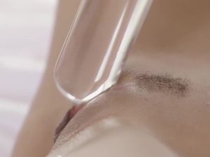 После переписки с любовником лапочка начала заниматься мастурбацией