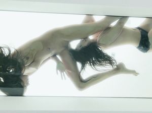 Возбуждающий красивый секс двух темноволосых лесбиянок