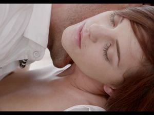 Галантный мужик лижет пизду и жопу смазливой милочке