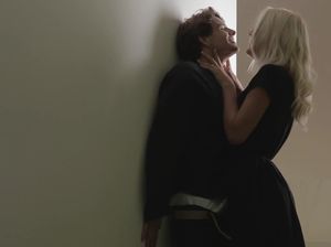 Блондинка резво оседлала член парня после романтического свидания