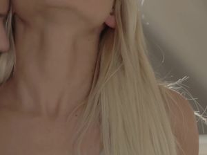 Страстные блондинки лесбиянки качественно отлизали письки друг другу