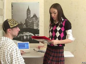 Волосатый парнишка занялся аналом с молоденькой русской студенткой