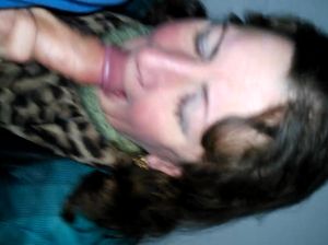 Хорошая жена в подъезде сосет крепкий стояк любимого мужа