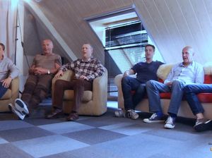 Старики жестко ебут толпой девушку с маленькими сиськами