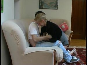 Похотливая зрелая тетка соблазнила племянника на 69 и отменный трах