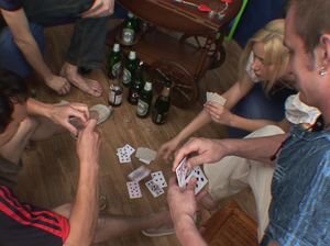 Красотка проиграла в карты и ее выебали трое парней