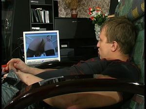 Непослушный студент трахнул училку в чулках у себя дома