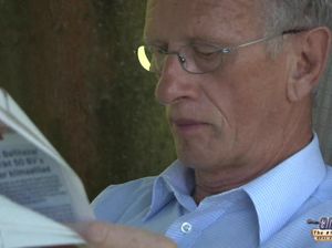 Разгоряченный дед трахнул внучку 18-ти лет на заднем дворе