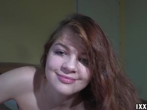 Малышку с пирсингом на сосках ебут в пизду и кончают ей на спину