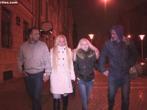 Две молодые пары занялись еблей со сменой партнеров