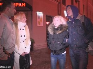 Две молодые пары занялись еблей со сменой партнеров