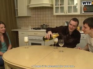 Худенькую милашку с маленькими сиськами подцепили двое парней и страстно выебали ее в пизду