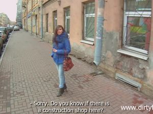 Молодой пикапер трахнул сучку в пизду у нее в квартире