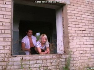 Богатые русские пикаперы трахают на стройке белокурую девку