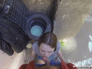 Молодой русский пикапер трахнул на улице милую девчонку в пизду
