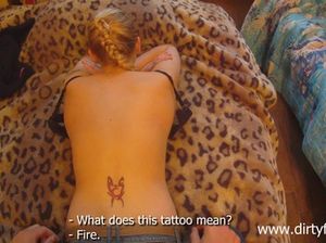 Пикапер трахает молодую сучку с пирсингом на сосках у себя в квартире