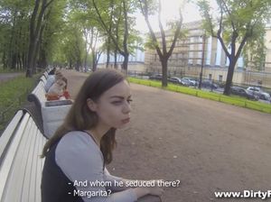 Пацан подцепил на улице красотку и выебал ее у себя в квартире