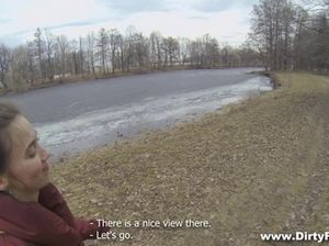 Русскую сучку ебут в анал в подъезде