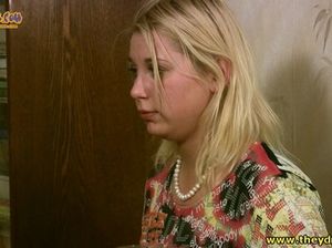 Мужик напоил пухлую даму с огромными дойками и трахнул ее в пизду