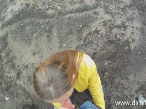 Парень ебет милую блондинку на заброшенной стройке