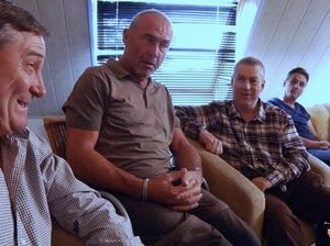 Старые дедушки трахают толпой худенькую юную девчонку