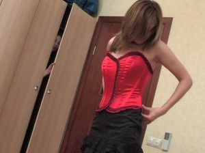 Импульсивные лесбиянки в чулках занялись оральным сексом