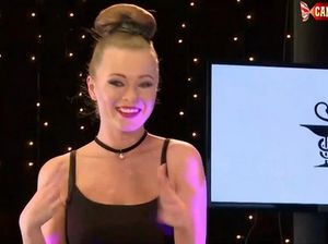 Сексапильная студентка сдает экзамен стриптизом для препода