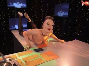 Сексапильная студентка сдает экзамен стриптизом для препода