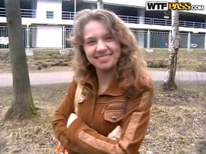 Пикапер познакомился на улице с милой девчонкой и оттрахал ее прямо на улице