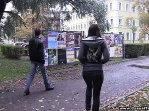 Молодой пикапер выебал милую девчонку с маленькой грудью у себя в квартире
