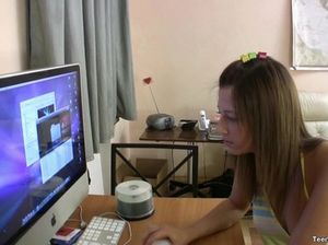 Мускулистый парень захотел и трахнул горячую подружку