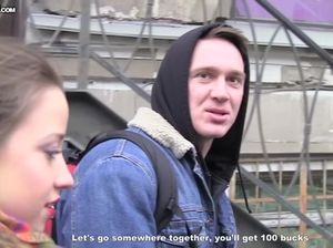 Стройная потаскуха взяла в рот за деньги и потрахалась с пикапером